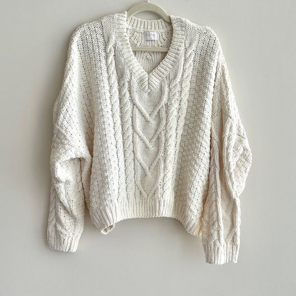 Fate Oversized Chunky Cable Knit V-Neck Sweater, Size Large, White